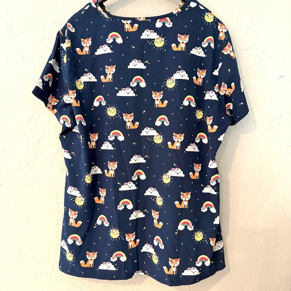 Tasha and Me-Women’s Scrub Top-Fox/Rainbow Pattern-Navy-Stretch-Size 2X-EUC - Picture 7 of 9
